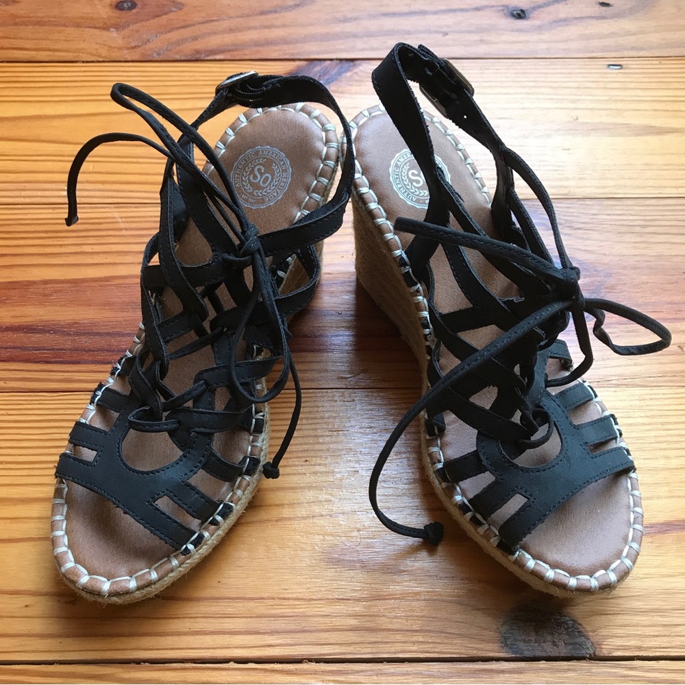So Black Strappy Wedges, EUC, 6.5